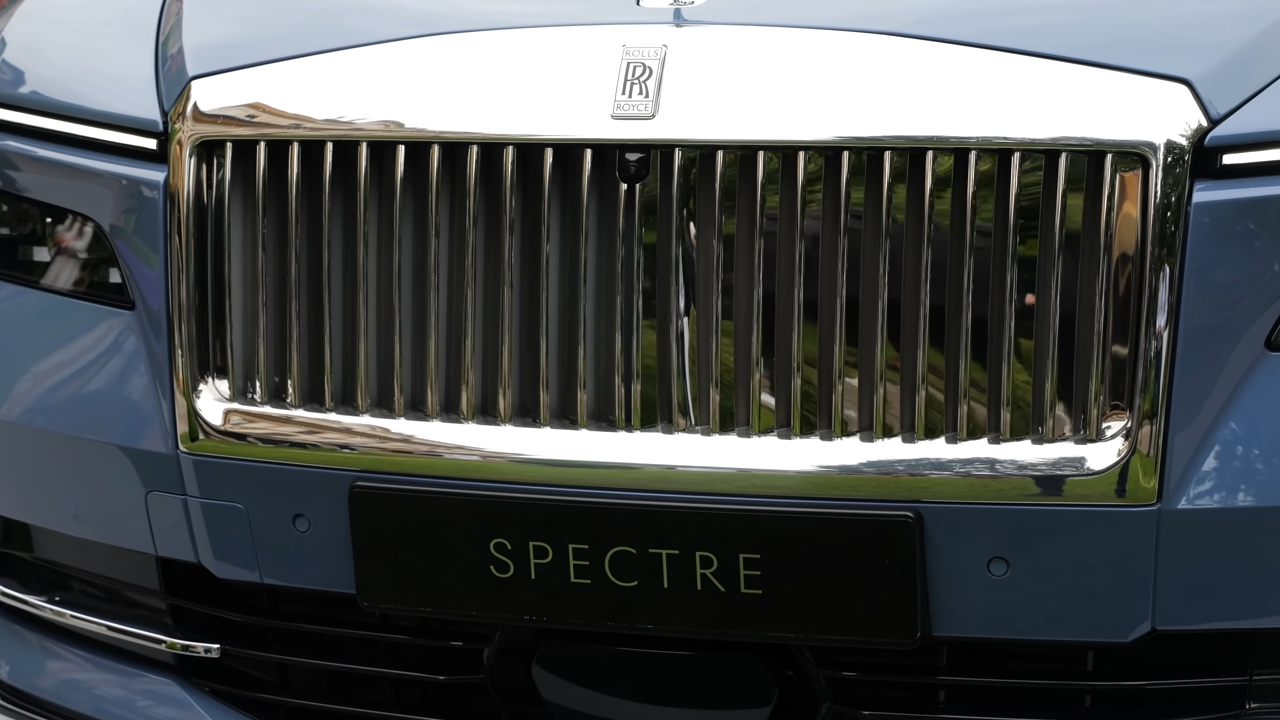 Rolls-Royce Spectre EV 2023 Review: Stylish First Effort